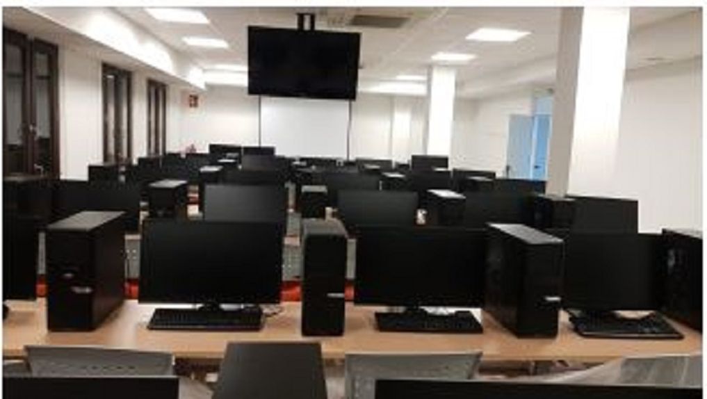 Aula con ordenadores